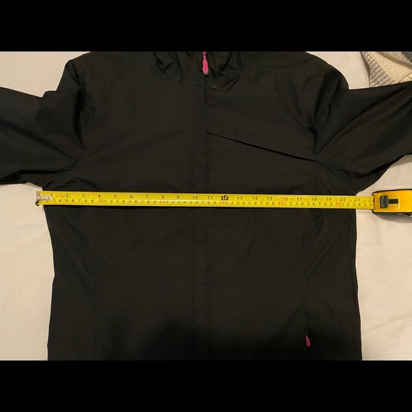 New Balance windbreaker - Picture 6 of 8